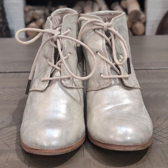 Toms Lunata Lace Up Bootie in Metallic Gold Sz 6.5 - Picture 4 of 9